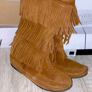 Minnetonka fringe boots
